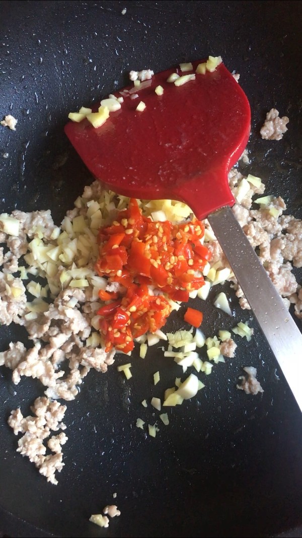 剁椒肉末抱苦瓜的做法-香辣味炒菜譜