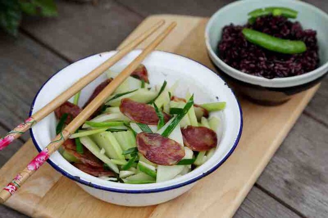 臘腸炒芥藍的做法-咸鮮味炒菜譜