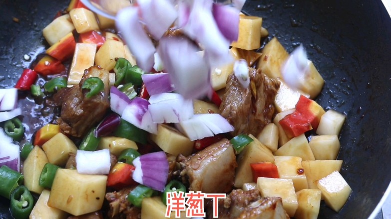 電飯煲排骨土豆飯的做法-咸鮮味煮菜譜