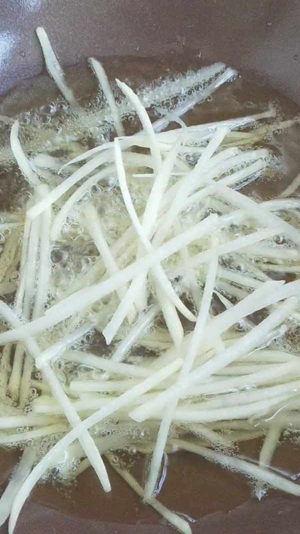 香酥土豆絲的做法-酸甜味炸菜譜