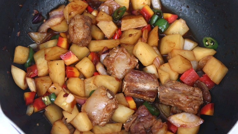 電飯煲排骨土豆飯的做法-咸鮮味煮菜譜