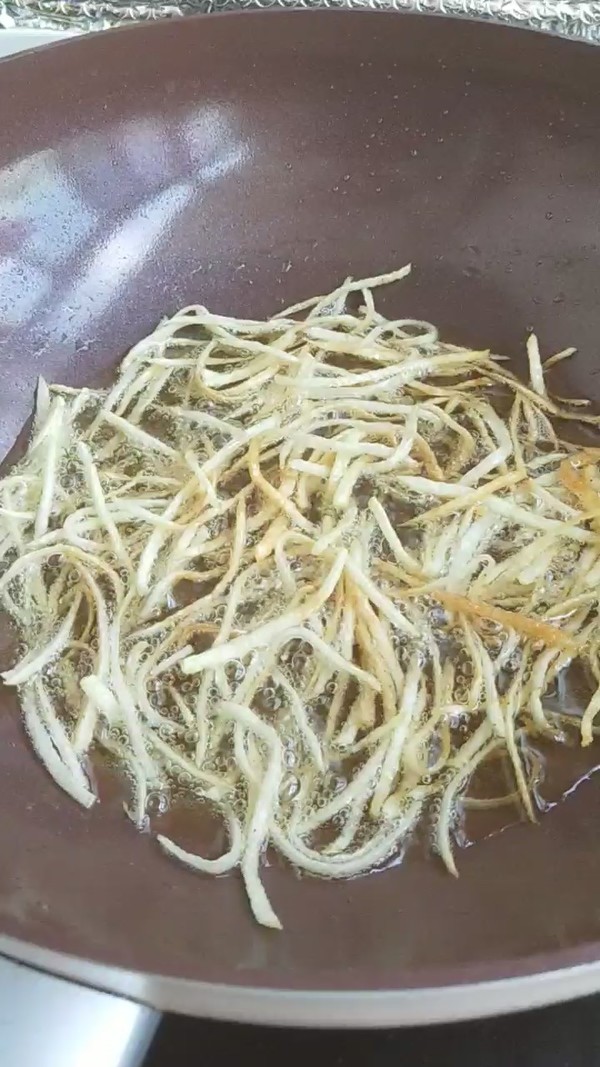 香酥土豆絲的做法-酸甜味炸菜譜