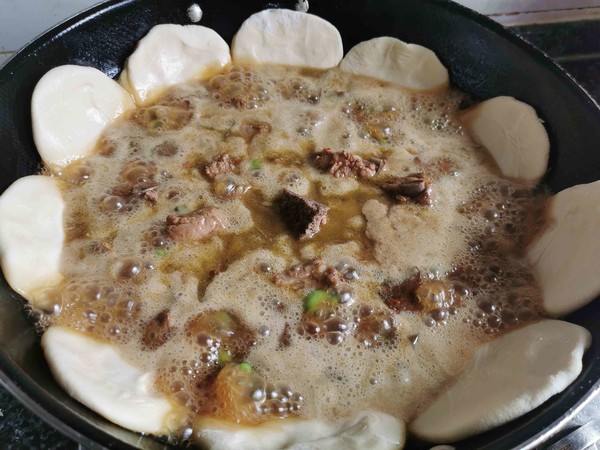 鍋邊饃饃—排骨燒毛豆的做法-家常味燒菜譜