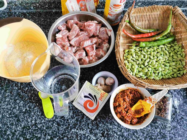 鍋邊饃饃—排骨燒毛豆的做法-家常味燒菜譜