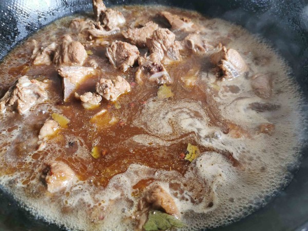 鍋邊饃饃—排骨燒毛豆的做法-家常味燒菜譜