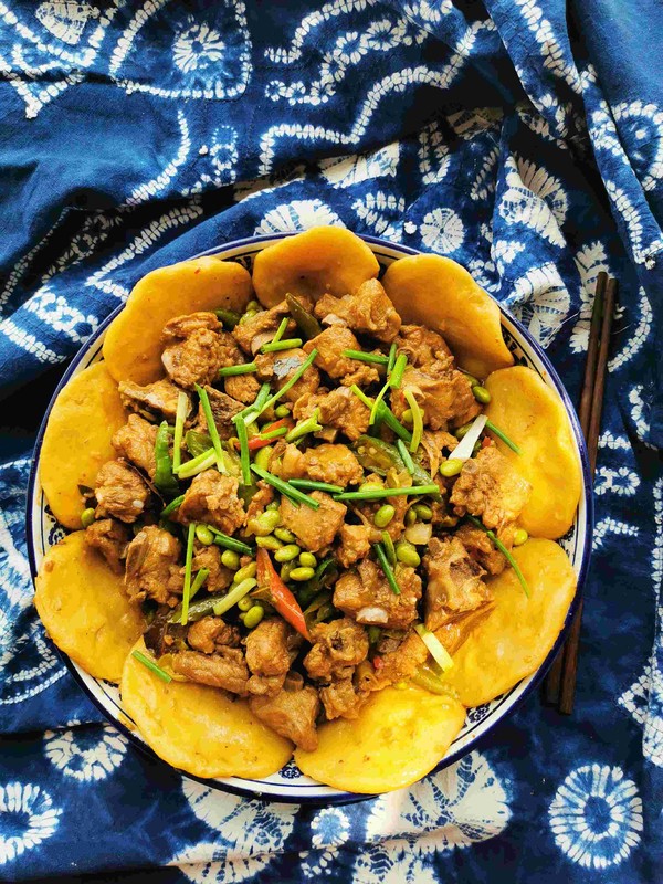 鍋邊饃饃—排骨燒毛豆的做法-家常味燒菜譜