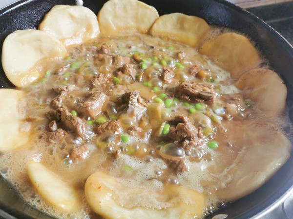 鍋邊饃饃—排骨燒毛豆的做法-家常味燒菜譜