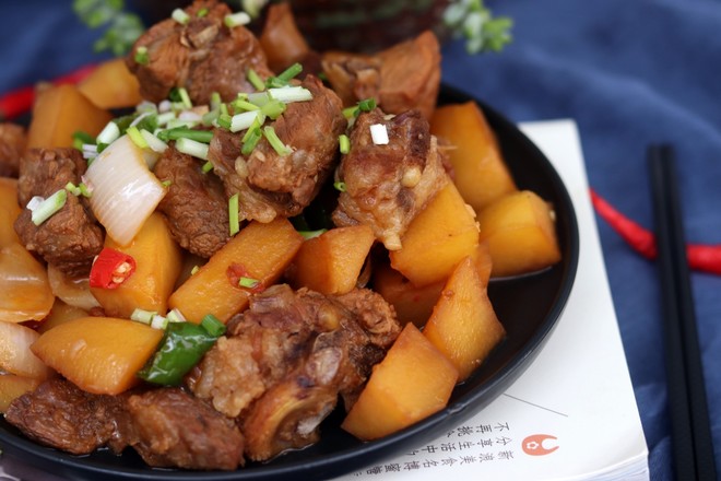 土豆燒排骨的做法-香辣味燒菜譜