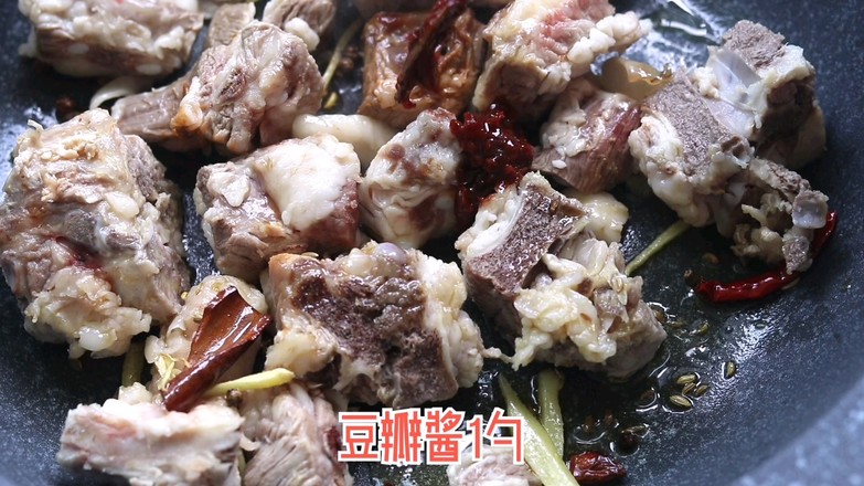 土豆燒排骨的做法-香辣味燒菜譜