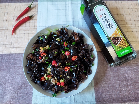 涼拌黑木耳的做法-酸辣味拌菜譜