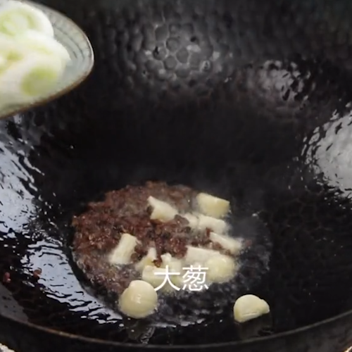 爆炒魷魚的做法-家常味炒菜譜