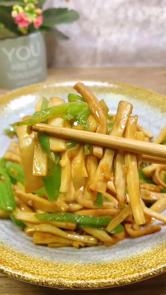 青椒杏鮑菇的做法-家常味炒菜譜