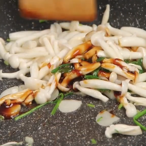 素炒白玉菇的做法-家常味炒菜譜