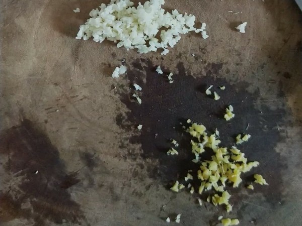 蒜香涼拌秋葵的做法-咸鮮味拌菜譜