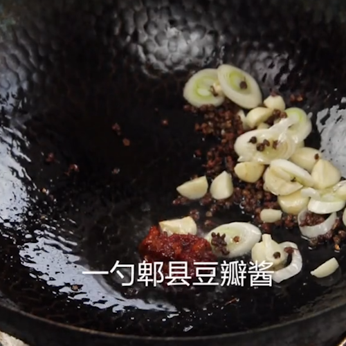 爆炒魷魚的做法-家常味炒菜譜