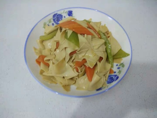 干豆腐炒尖椒的做法-家常味炒菜譜-易網(wǎng)健康養(yǎng)生網(wǎng) 干豆腐炒尖椒的做法-家常味炒菜譜