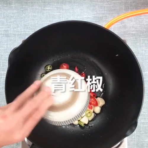 蔥爆羊腿子的做法-家常味炒菜譜-易網(wǎng)健康養(yǎng)生網(wǎng) 蔥爆羊腿子的做法-家常味炒菜譜