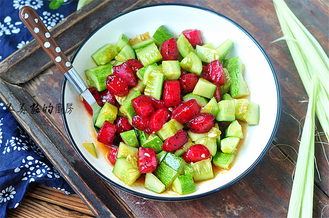 火龍果丸子拌黃瓜的做法-家常味拌菜譜