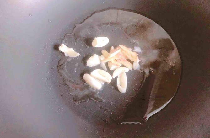 咖喱雞丁的做法-咸鮮味炒菜譜