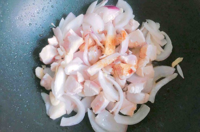 咖喱雞丁的做法-咸鮮味炒菜譜