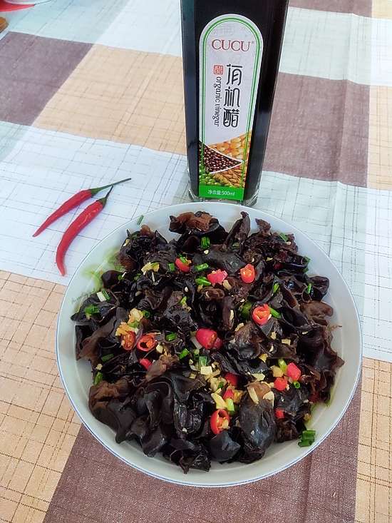 涼拌黑木耳的做法-酸辣味拌菜譜