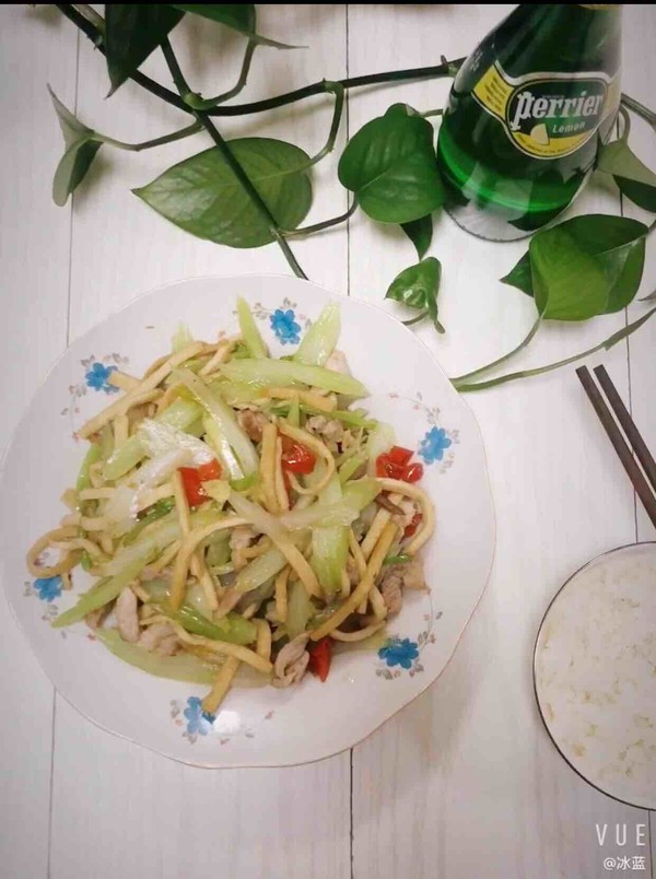 芹菜干子炒肉絲的做法-家常味炒菜譜