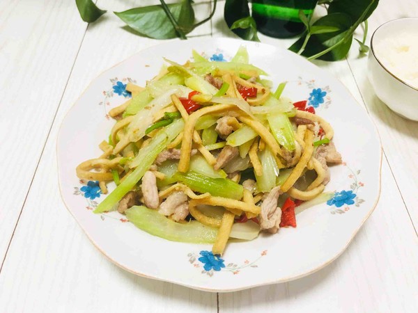 芹菜干子炒肉絲的做法-家常味炒菜譜