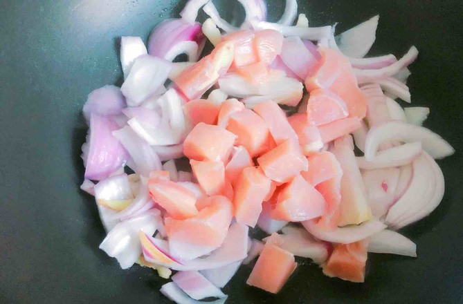 咖喱雞丁的做法-咸鮮味炒菜譜