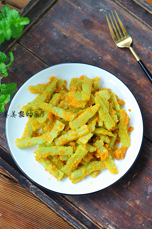 咸蛋黃焗苦瓜的做法-家常味炒菜譜