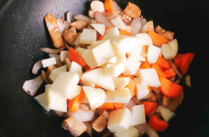 咖喱雞丁的做法-咸鮮味炒菜譜