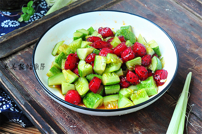 火龍果丸子拌黃瓜的做法-家常味拌菜譜