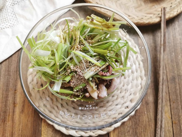 五分鐘撤離廚房的快手菜，好吃停不下來的——蔥絲涼拌八帶爪的做法-咸鮮味拌菜譜