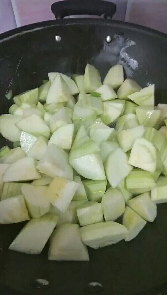 素燉角瓜的做法-家常味燉菜譜-易網健康養生網 素燉角瓜的做法-家常味燉菜譜