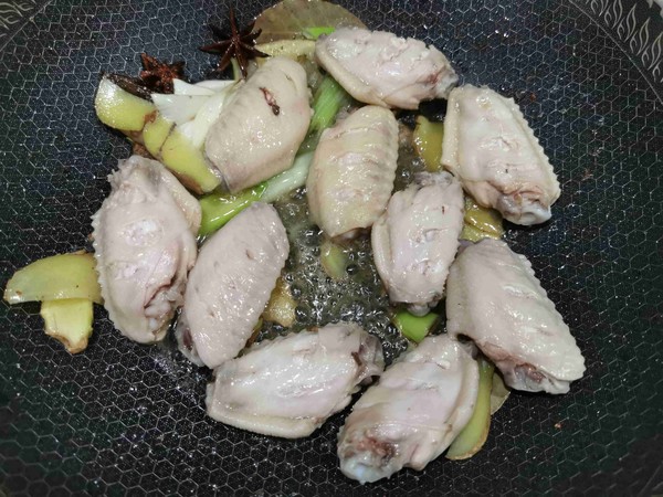 一瓶可樂(lè)玩轉(zhuǎn)一道菜——可樂(lè)雞翅的做法-家常味燒菜譜