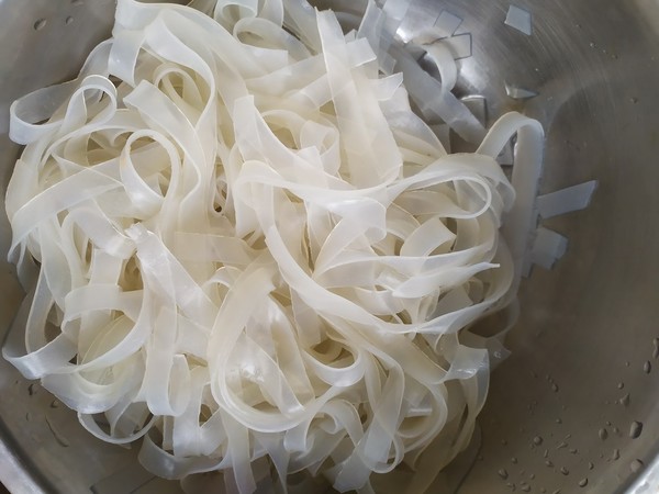 霸王超市~黃瓜涼拌粉皮的做法-咸鮮味拌菜譜-易網(wǎng)健康養(yǎng)生網(wǎng) 霸王超市~黃瓜涼拌粉皮的做法-咸鮮味拌菜譜