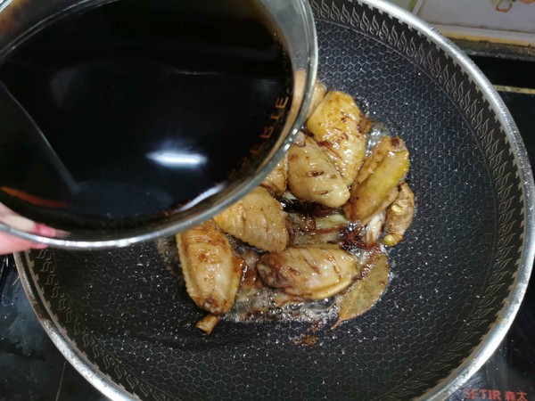 一瓶可樂(lè)玩轉(zhuǎn)一道菜——可樂(lè)雞翅的做法-家常味燒菜譜