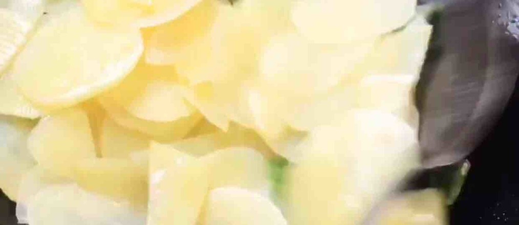 土豆這樣做簡單又美味的做法-家常味炒菜譜