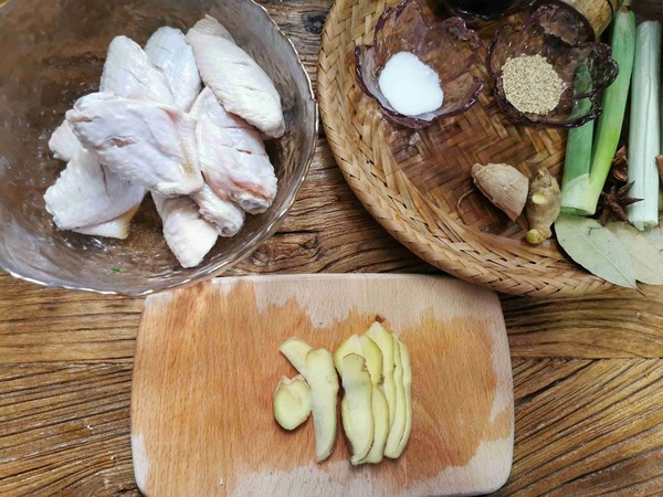 一瓶可樂(lè)玩轉(zhuǎn)一道菜——可樂(lè)雞翅的做法-家常味燒菜譜