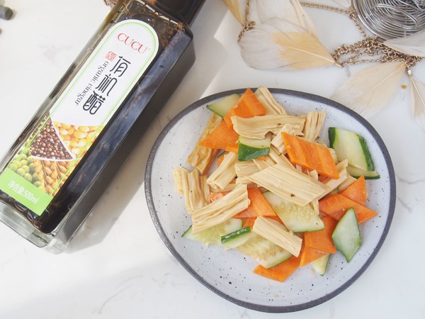 涼拌彩蔬腐竹的做法-家常味拌菜譜