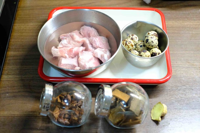 鵪鶉蛋燒排骨的做法-咸鮮味燒菜譜