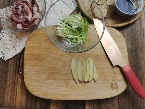 五分鐘撤離廚房的快手菜，好吃停不下來的——蔥絲涼拌八帶爪的做法-咸鮮味拌菜譜