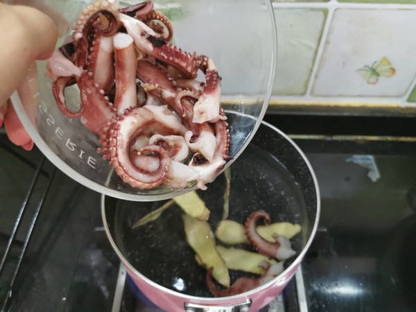 五分鐘撤離廚房的快手菜，好吃停不下來的——蔥絲涼拌八帶爪的做法-咸鮮味拌菜譜