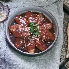 一瓶可樂(lè)玩轉(zhuǎn)一道菜——可樂(lè)雞翅的做法-家常味燒菜譜