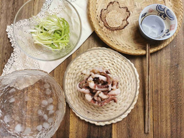 五分鐘撤離廚房的快手菜，好吃停不下來的——蔥絲涼拌八帶爪的做法-咸鮮味拌菜譜