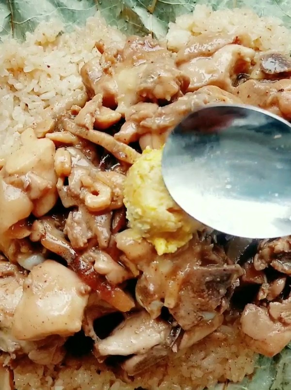 《荷葉糯米雞》的做法-咸鮮味蒸菜譜