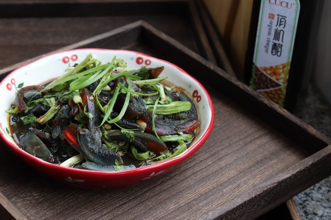 苦菊皮蛋的做法-酸甜味拌菜譜