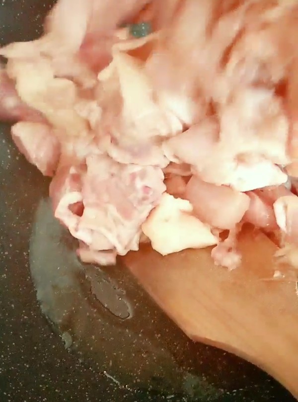 《荷葉糯米雞》的做法-咸鮮味蒸菜譜