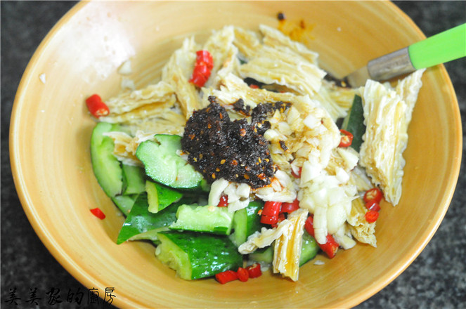 拌腐竹的做法-香辣味拌菜譜