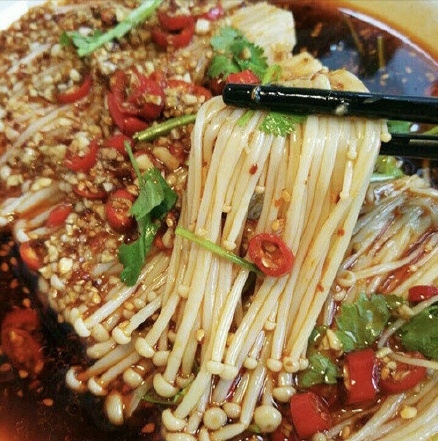 紅油金針菇的做法-家常味拌菜譜