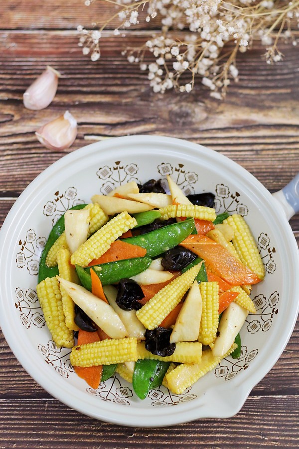 玉米筍炒時(shí)蔬的做法-家常味炒菜譜-易網(wǎng)健康養(yǎng)生網(wǎng) 玉米筍炒時(shí)蔬的做法-家常味炒菜譜